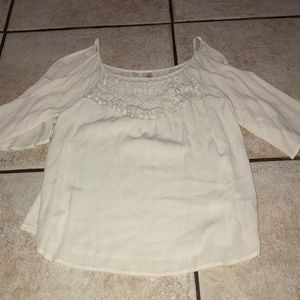White top with cold shoulder sleeves